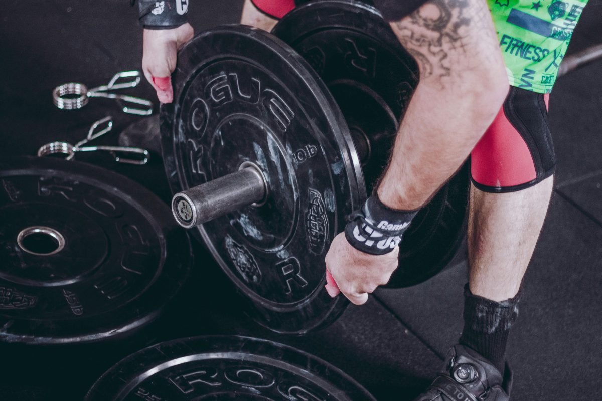 Incorporating Equipment and Free Weights into Your Strength Training