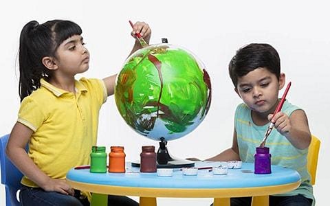 Benefits of Training in Different Environments Boosting Creativity and Problem-Solving Skills